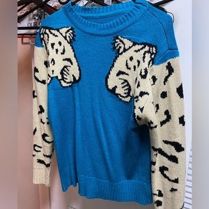 Medium tiger sweater. No tags. No size.